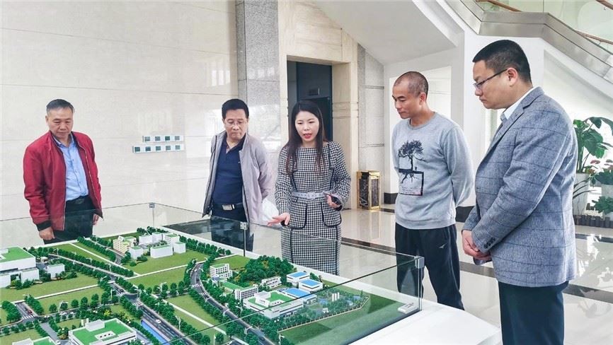 Coopération école-entreprise pour développer l'intégration de l'industrie et de l'éducation afin de promouvoir la culture des talents : le directeur adjoint de l'école professionnelle de Quanzhou a visité Torch Electron